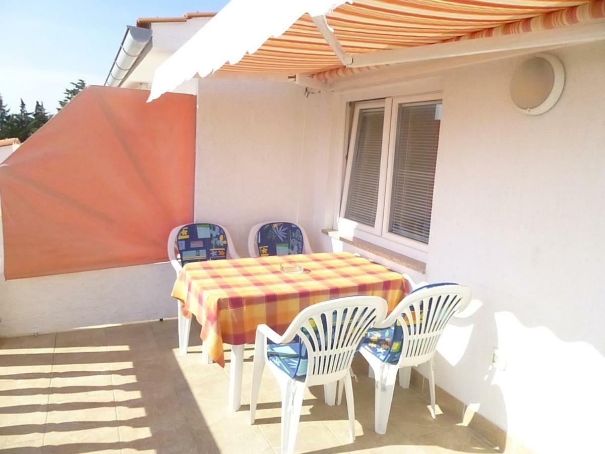 Apartments Vila Lavanda Omisalj Exterior photo