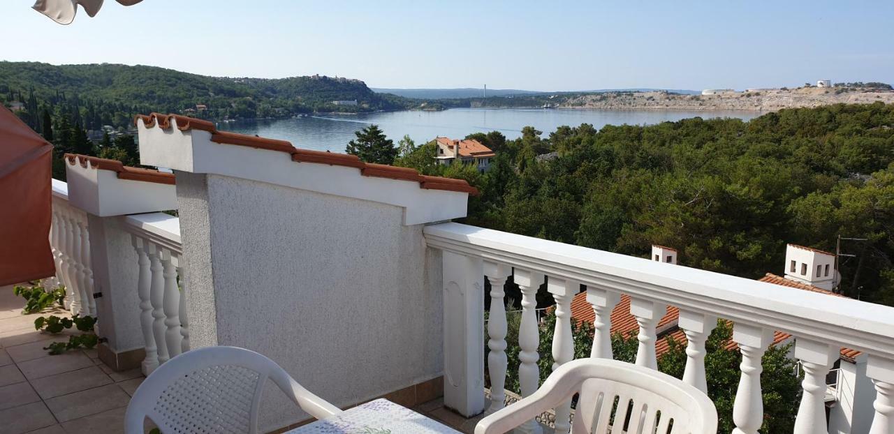 Apartments Vila Lavanda Omisalj Exterior photo