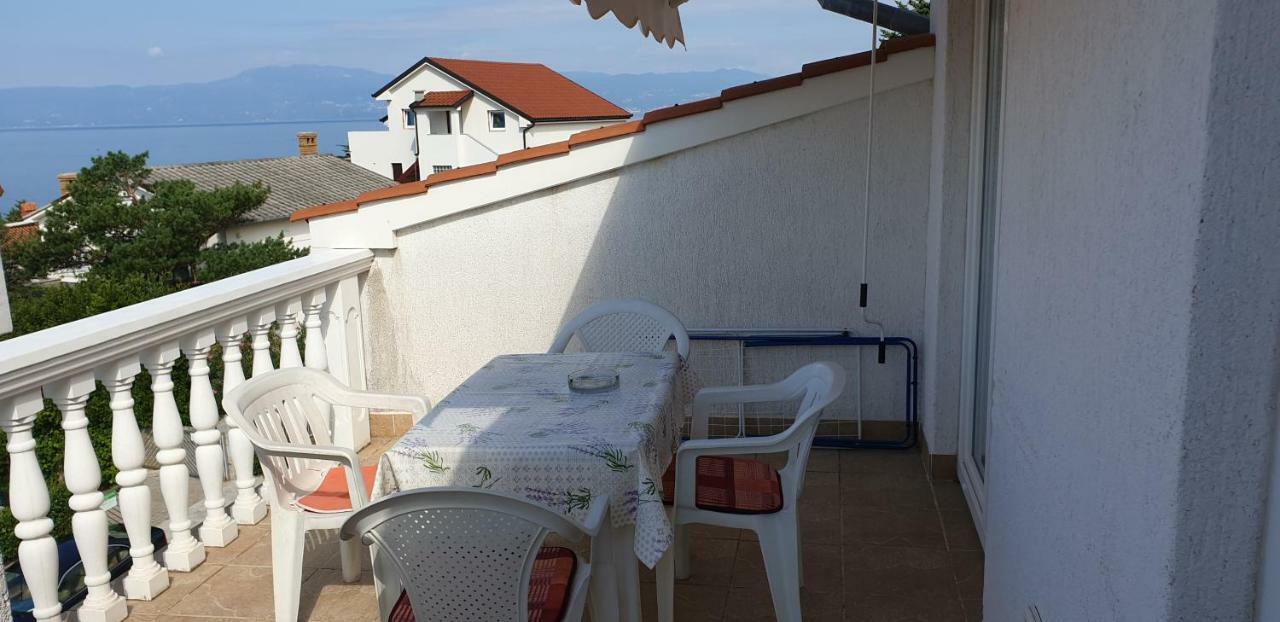 Apartments Vila Lavanda Omisalj Exterior photo